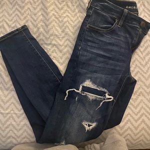 WOMENS AMERICAN EAGLE JEANS